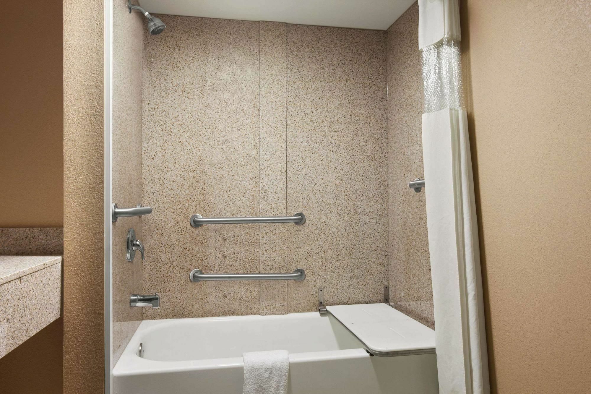 Quality Inn & Suites Cincinnati Eksteriør bilde